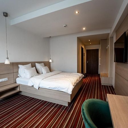 Hotel Oscar Кимпіна Екстер'єр фото
