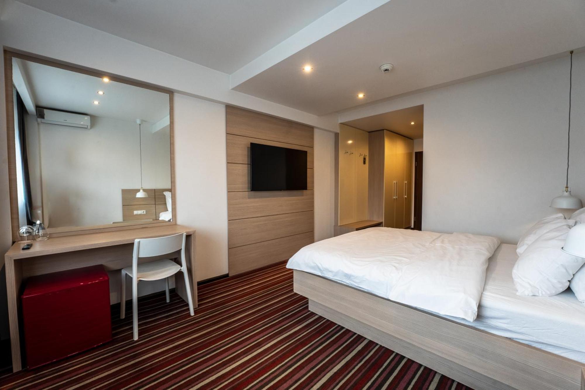 Hotel Oscar Кимпіна Екстер'єр фото